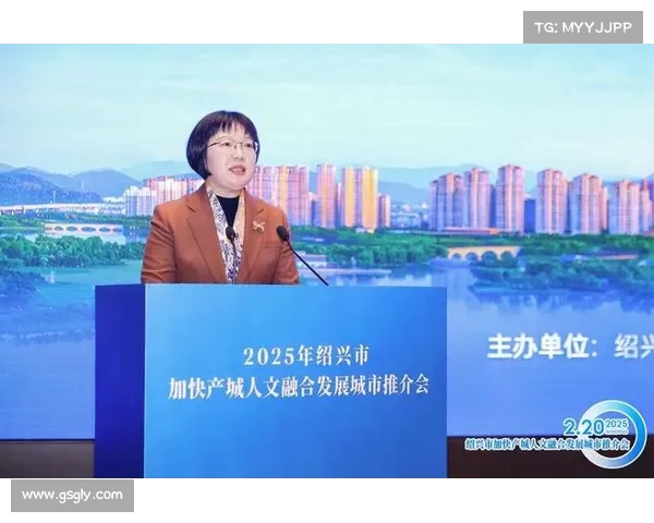 北京女足与球迷心手相连共谱精彩篇章 双向奔赴开启新篇章 北京女足与球迷心手相连共谱精彩篇章 双向奔赴开启新篇章